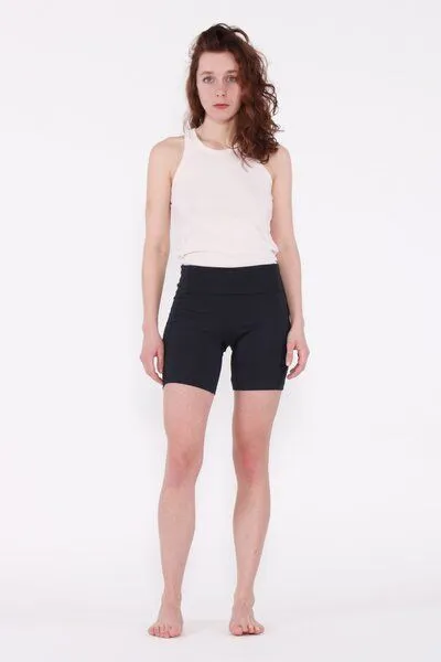 YOIQI YOIQI Yoga Shorts high + tight aus Biobaumwolle, Schwarz, – Produktbild 1 von 2