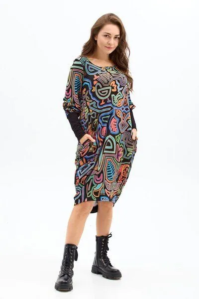 KOKOworld Kleid Morelia – Ballonkleid – Länge bis zum Knie/über das Knie – Aufgebauschte Ärmel – Carré-Ausschnitt – Farbenfroher einzigartiger Print von KOKOworld – Fair produziert in Polen, Yala black (mehrfarbig), – Produktbild 2 von 4