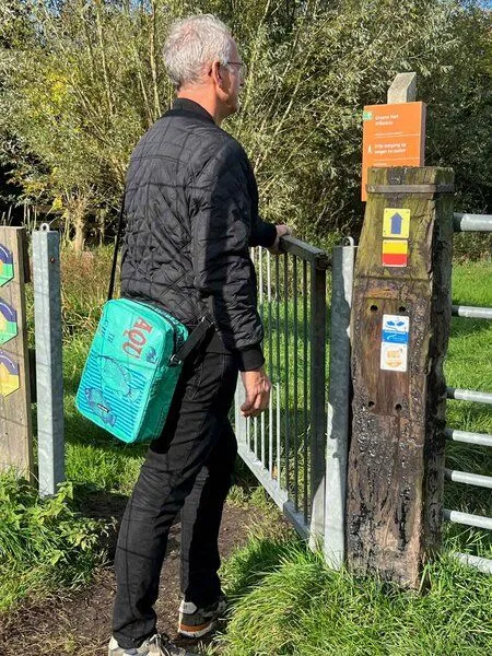 MoreThanHip MoreThanHip Unisex Umhängetasche aus recycelten Zement- oder Tierfuttersäcken - Kosal, Grün - fische, – Produktbild 2 von 4
