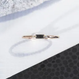 Eppi Eppi Ring mit einem Salt and Pepper in Baguette-Form und Diamanten Isma – Produktbild 1 von 1