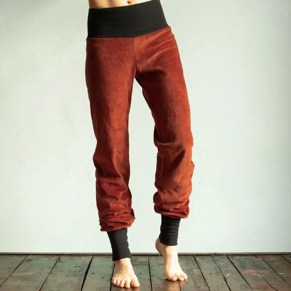Cmig Cmig Bio Wohlfühl- und Yogahose aus Nicki, Rost / schwarz (rot), – Produktbild 1 von 3