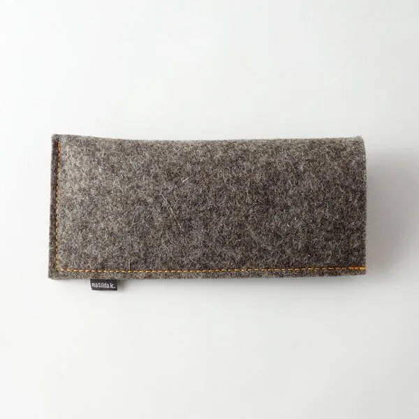 matilda k. manufaktur matilda k. manufaktur Brillenetui aus Wollfilz zum Einstecken in verschiedenen Farben 'justus', Braun naht orange, – Produktbild 2 von 4
