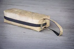 BY COPALA BY COPALA Kosmetik-Tasche / Federmappe aus recycelten Blättern, mit Riemen, Etui handmade und vegan (Natur) – Produktbild 1 von 1