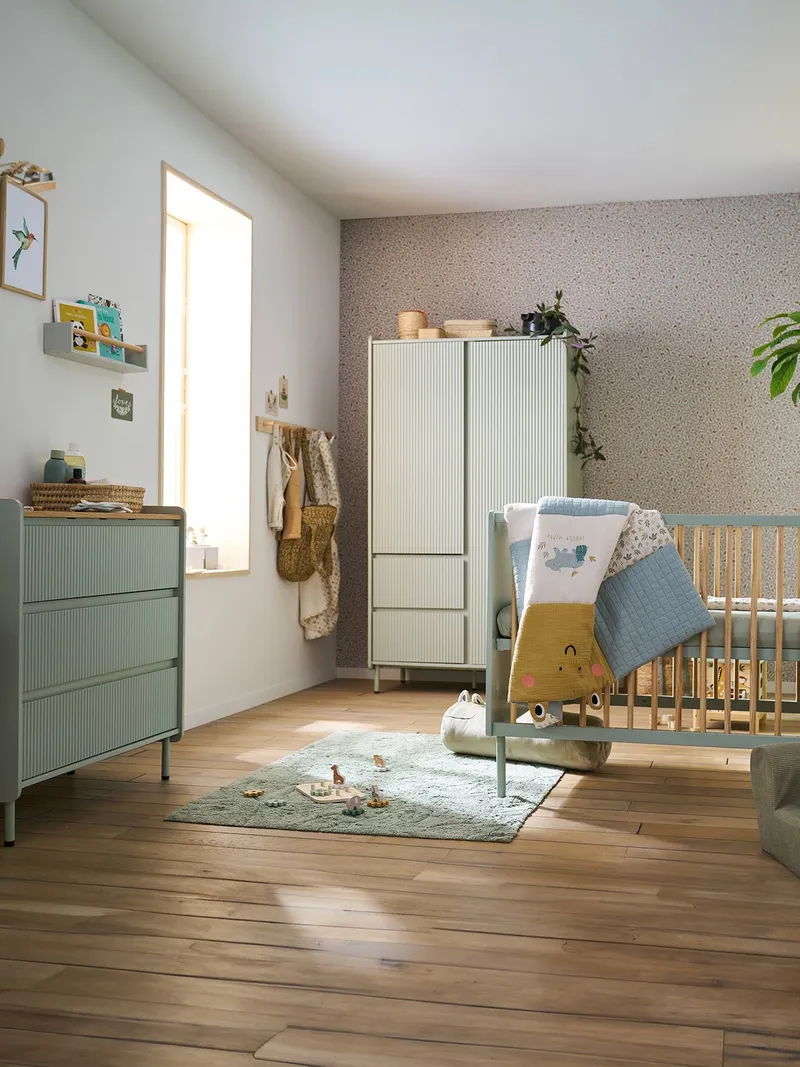 Vertbaudet Mitwachsendes Babybett CANNELÉ mit Rillenstruktur 70x140 cm, Grün, – Produktbild 3 von 3