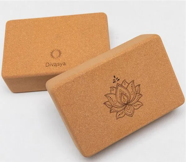 Divasya Divasya Yogablock "natural touch" aus Kork / mittlere Größe / abgerundete Ecken, Lotus, – Produktbild 3 von 3