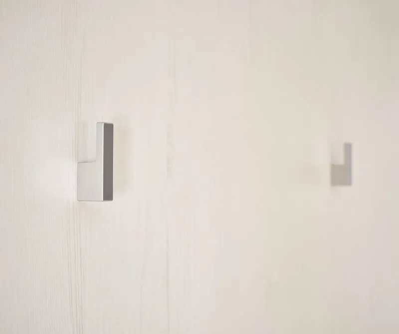 OTTO home Garderobenpaneel Westminster, Wandregal im Landhausstil Flurgarderobe Garderobe Paneel, mit Ablage, Haken & Kleiderstange aus Metall, in 2 Farben erhältlich, Weiß, – Produktbild 1 von 5