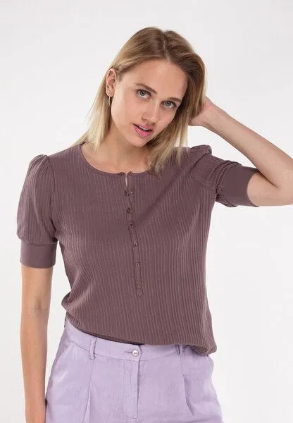 Alma & Lovis Alma & Lovis Blusenshirt aus feinem Rippen-Jersey | Rib Henley, Night shade (lila), – Produktbild 1 von 4