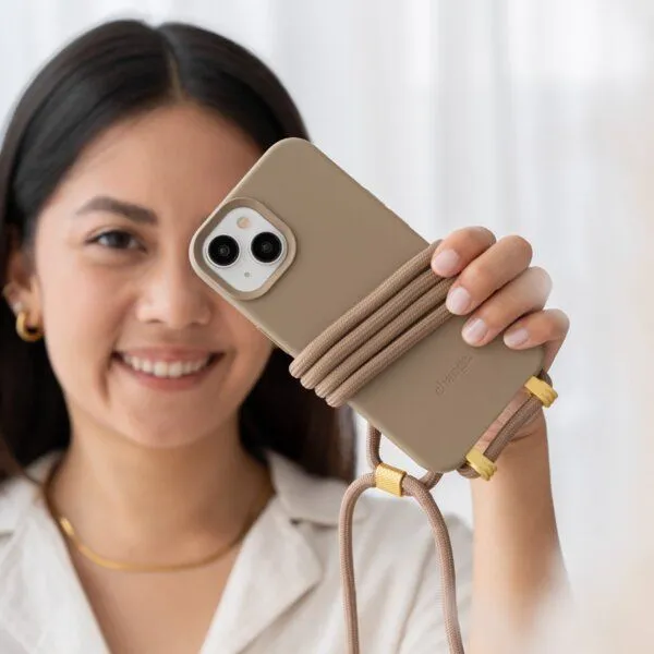 change the label change the label Change Case - 2in1 Nachhaltige iPhone Hülle mit abnehmbarer Kette, Taupe, – Produktbild 4 von 4