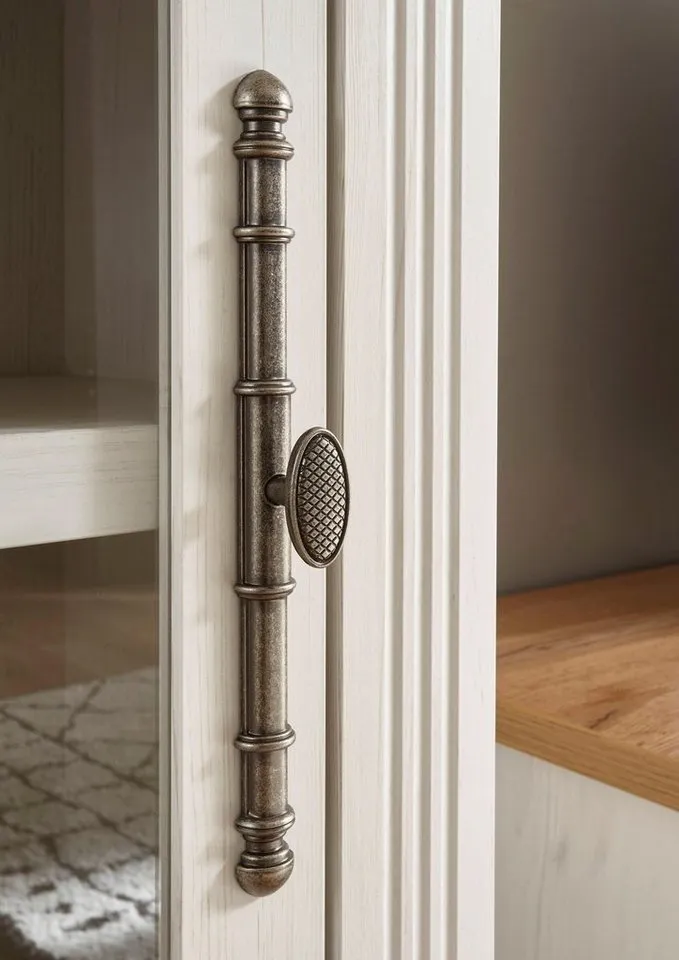 OTTO home Vitrine Westminster, Hochschrank im Landhausstil, Glasvitrine, Stauraumelement Metallgriffe, ausreichend Stauraum, in 2 Farben erhältlich, Weiß, – Produktbild 5 von 8