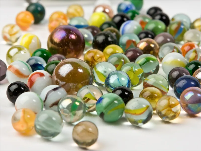 Goki goki Murmeln mit Baumwollbeutel, 51-teilig Durchmesser Murmeln 1,6 bis 3,5 cm, Mehrfarbig, – Produktbild 2 von 2