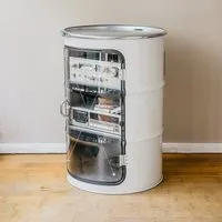 Lockengelöt Lockengelöt HiFi Vitrine aus einem Hamburger Ölfass, Weissschwarz, – Produktbild 2 von 3