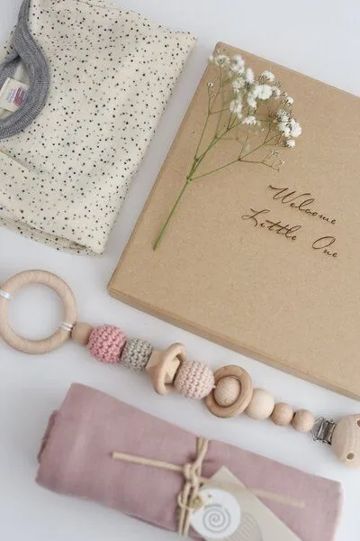 NoniKids Berlin NoniKids Berlin NoniKids Geschenkebox * One Little Year * rose | GOTS & Bio – Produktbild 4 von 8