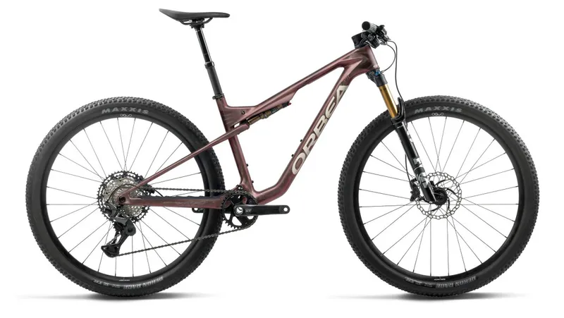We Cycle We Cycle Orbea Oiz M20 29' ' Carbon MTB Fahrrad burning ashes c. view/ivory white 2027 S (155-170 cm) – Produktbild 1 von 1
