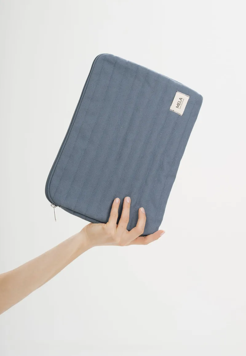 MELA MELA Gepolsterte Laptophülle Modell: Vinusa, Dusty blue, – Produktbild 1 von 2