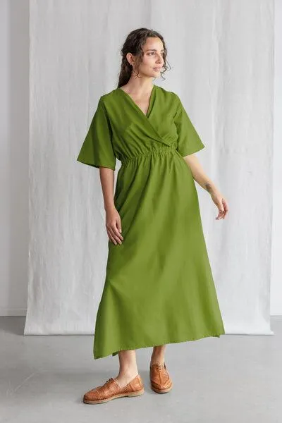 Jyoti - Fair Works Jyoti - Fair Works Bio-Baumwoll Kleid Vaasi, Basilikum, – Produktbild 1 von 4