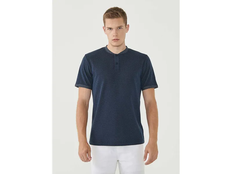 ORGANICATION ORGANICATION Henley-Shirt aus Bio-Baumwolle mit Punktmuster, Navy/beige, – Produktbild 1 von 2