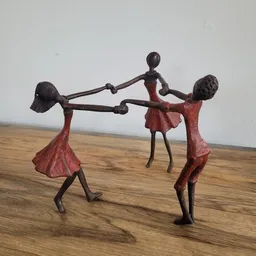 Moogoo Creative Africa Moogoo Creative Africa "Alors on danse" | Bronze-Skulptur von Hamidou | Einzelstücke, handgemacht & fair gehandelt in Westafrika – Produktbild 1 von 1