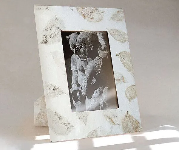 Sundara Sundara Fotorahmen 'IMPRINT' aus handgeschöpftem Papier, Natur, – Produktbild 2 von 2