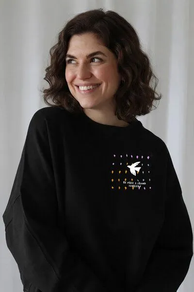 Kultgut Kultgut Artdesign - Pulloversweater Boxistyle / BE FREE & PROUD YOURSELF, Schwarz, – Produktbild 5 von 8
