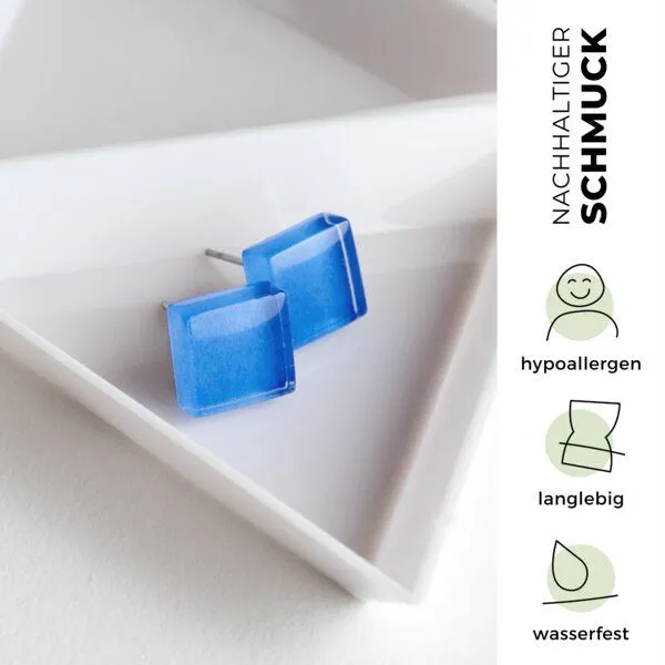 ALEXASCHA ALEXASCHA Minimalistische Ohrstecker, klein, aus Glas, Azurblau, – Produktbild 3 von 4