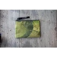 BY COPALA BY COPALA Nachhaltige 15–16 Zoll Laptoptasche aus Teak-Blattleder | Gefütterte vegane Laptop Hülle / Laptop Sleeve, handgemacht & wasserabweisend – Unikat Schutzhülle für MacBook Pro/Air, Lenovo & HP in grün – Produktbild 1 von 1