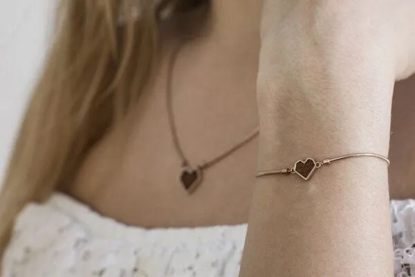 BeWooden BeWooden Herzchen Armbänder mit Holzdetail, Rea, – Produktbild 3 von 3