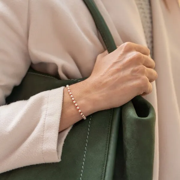 juni juni Perlenarmband "Faye" mit verstellbarer Schiebeperle aus recyceltem Gold oder Silber – Produktbild 2 von 4