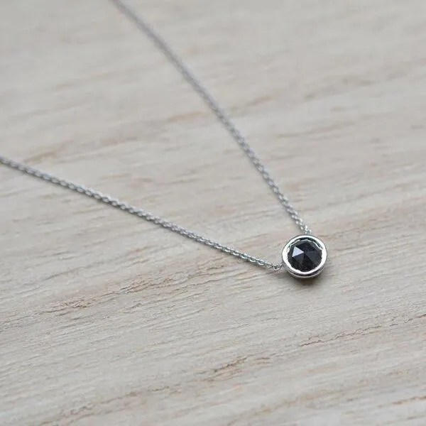 Eppi Eppi Goldene Halskette Bezel mit Salz-und-Pfeffer-Diamanten Terun, Weiss, – Produktbild 3 von 3