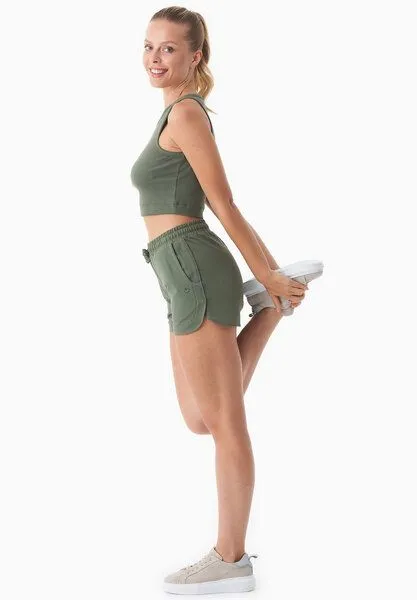 ORGANICATION ORGANICATION SONNIA | Cropped Rib Top aus Bio-Baumwolle, Olive, – Produktbild 2 von 4