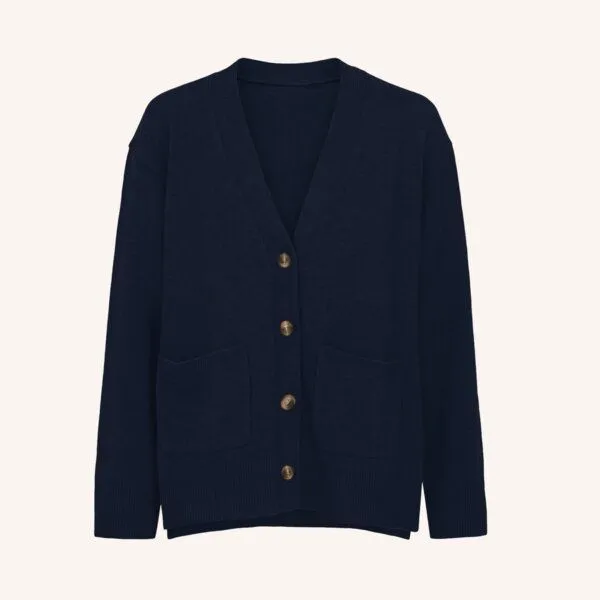 NORDLICHT NORDLICHT Cardigan Milla mit V-Ausschnitt aus 100% recycelter Wolle, Marineblau (blau), – Produktbild 2 von 4