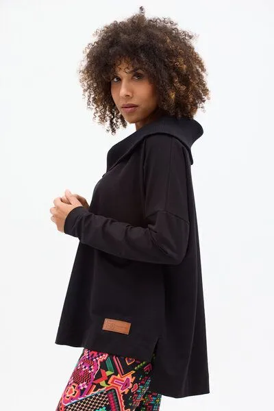 KOKOworld KOKOworld Sweatshirt Cinta – Oversize-Schnitt – Boot-Ausschnitt mit breitem Rippkragen – farbenfroher Print – fair produziert in der EU, Black telar (schwarz), – Produktbild 3 von 4