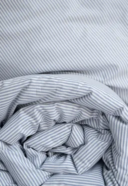 MELA MELA unisex vegan Bettwäscheset Majuli Blau/Naturweiß Gestreift – Produktbild 1 von 1