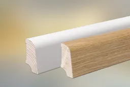 woodstore24 Sockelleiste Eiche weiß funiert für Parkett und Massivholzdielen, 45 x 22 mm, weiß lackiert (RAL 9016), 240 cm – Produktbild 1 von 1