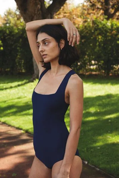 RENDL RENDL Swimsuit No.1 - eleganter Badeanzug mit überkreuzten Trägern, Blau, – Produktbild 2 von 3