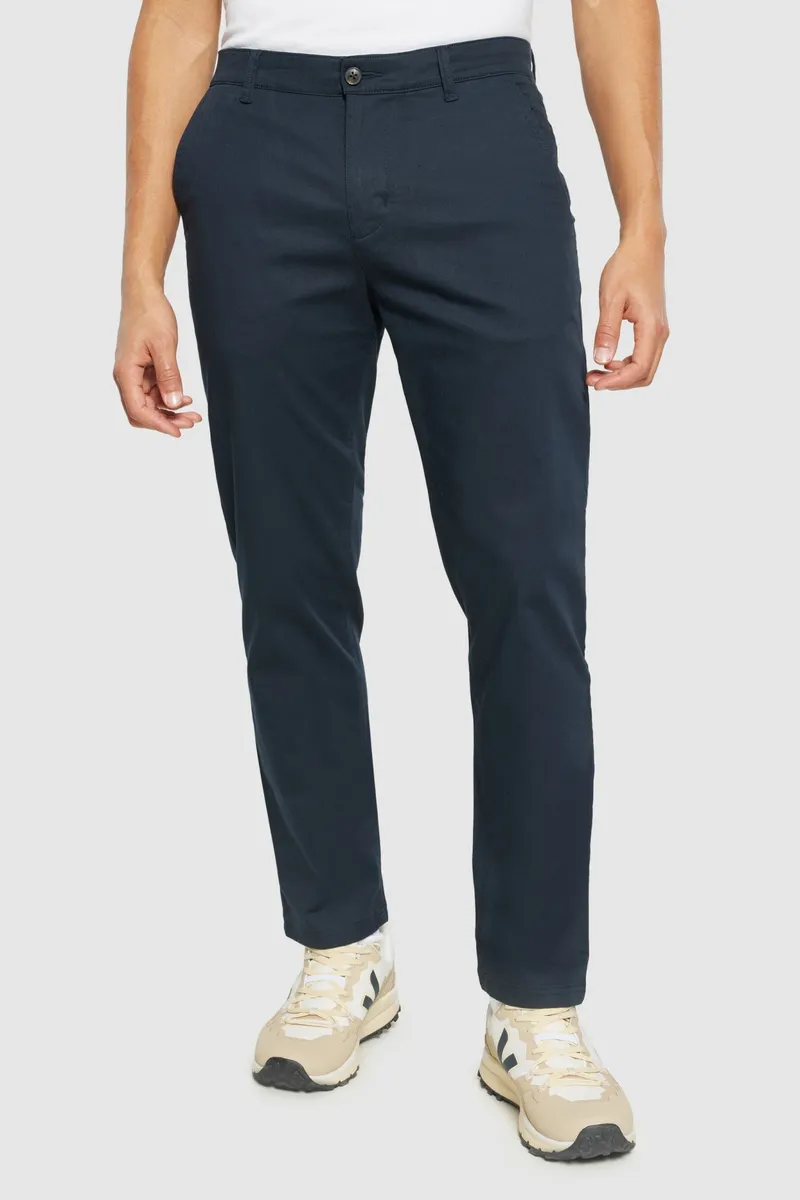 KnowledgeCotton Apparel KnowledgeCotton Apparel Herren vegan Hose Canvas Chuck Regular Total Eclipse Navy, Extra dunkelblau, – Produktbild 2 von 3