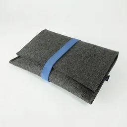 matilda k. manufaktur matilda k. manufaktur Minimalistischer Kabel Organizer aus Wollfilz 'otto' in 2 Größen | passend zu Laptophülle 'max' – Produktbild 1 von 1