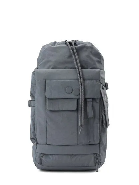 PINQPONQ pinqponq Blok Medium Crinkle - Rucksack aus recycletem Nylon, Crinkle grey, – Produktbild 2 von 3