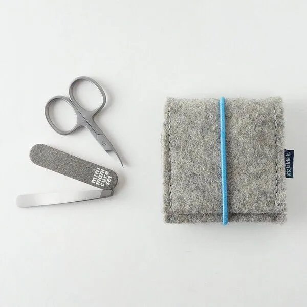 matilda k. manufaktur matilda k. manufaktur mini-maniküre-set 'ella' aus Wollfilz mit Rundgummi-Verschluß in vielen Farben, Hellgrau, – Produktbild 6 von 7