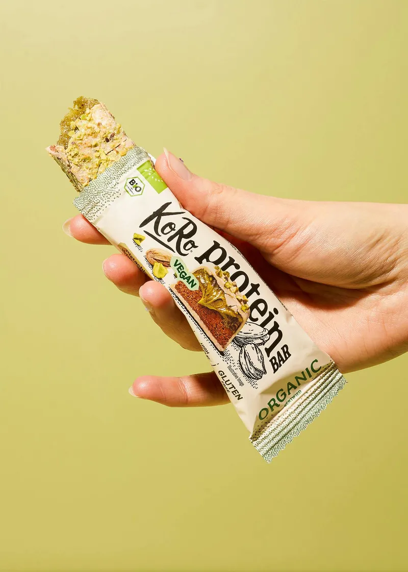 KoRo Vegan Bio Protein Bar Pistachio White Choc | 45 g – Produktbild 3 von 5