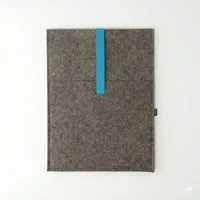matilda k manufaktur matilda k. manufaktur Minimalistische Laptophülle aus Wollfilz 'max' mit Einsteckfach | für MacBook |Air| Pro 13|14|15|16 Zoll, Braun-türkis, – Produktbild 1 von 1