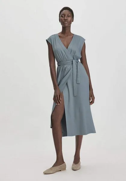 hessnatur hessnatur Kleid Midi Relaxed aus reiner LENZING ECOVERO Viskose, Agavengrün, – Produktbild 1 von 4