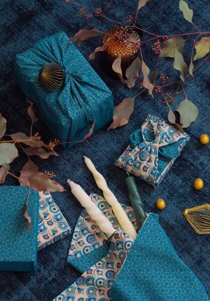 FabRap Gift Wrap FabRap Gift Wrap Wiederverwendbare Geschenkverpackung Furoshiki (doppelseitig), Art deco & ocean, – Produktbild 3 von 4