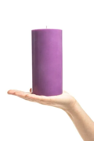 Tranquillo Handgearbeitete Stumpenkerze GLUMI violet, Ø 7,5 x 15 cm - violett – Produktbild 3 von 4