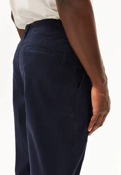 ARMEDANGELS ARMEDANGELS TAAMIR PLEATED Herren Chinohose aus Bio-Baumwolle, Night sky, – Produktbild 2 von 3