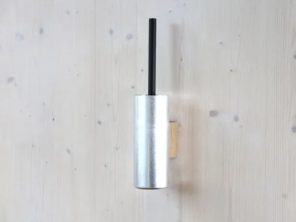 werkvoll by Lena Peter werkvoll by Lena Peter Recycling Wandhalter WC-Bürste FIRE mit Edelstahlgriff, Schwarz, – Produktbild 1 von 4