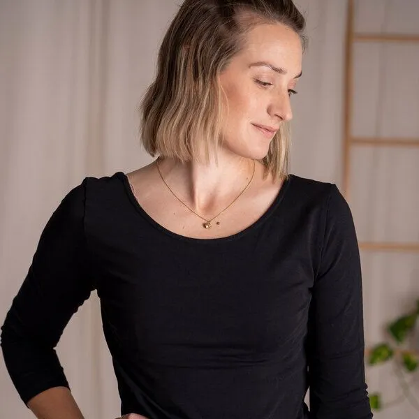 Vresh Clothing Vresh Clothing Vloria, 3/4 Top mit Rückenausschnitt aus Biobaumwolle, Schwarz, – Produktbild 3 von 4