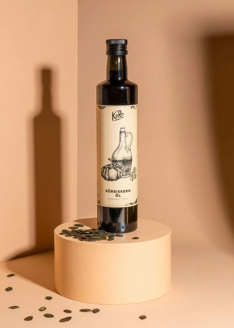 KoRo Ungeröstetes Bio Kürbiskernöl 500 ml – Produktbild 2 von 5