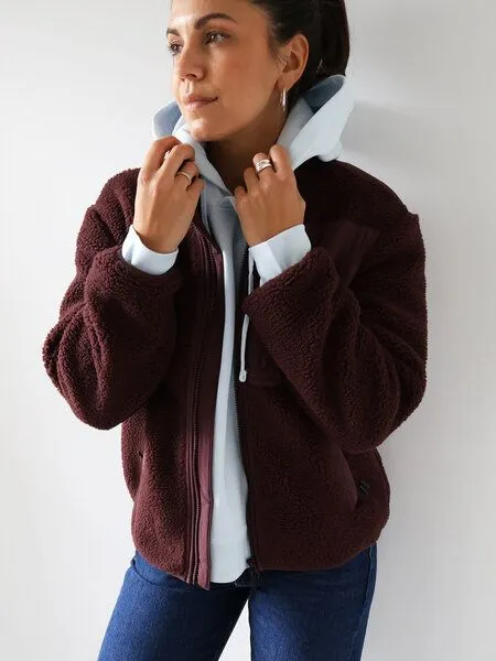 Kultgut Kultgut ProEarth- New Recycling Generation - Kuschelige Sherpa Fleecejacke / With Love, Dunkelrot, – Produktbild 5 von 8