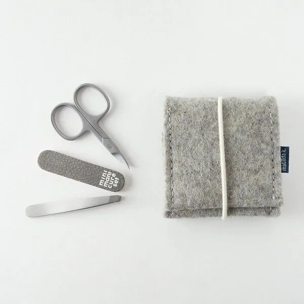 matilda k. manufaktur matilda k. manufaktur mini-maniküre-set 'ella' aus Wollfilz mit Rundgummi-Verschluß in vielen Farben, Hellgrau, – Produktbild 2 von 7