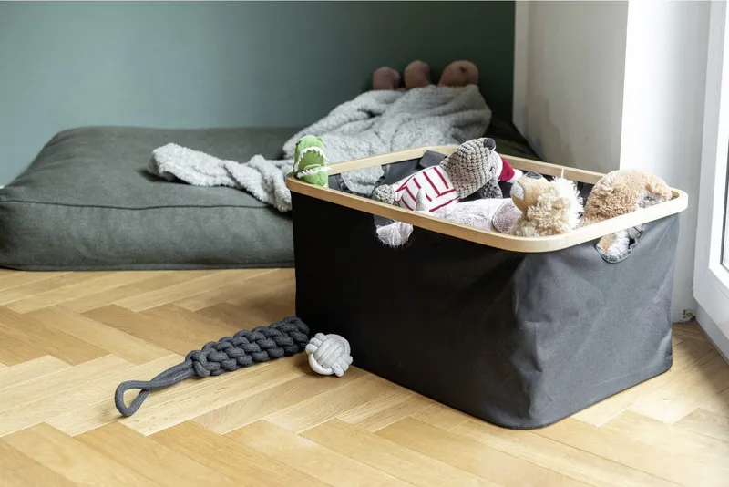 Wenko Wenko Wäschekorb Modell Ecori, faltbarer Wäschesammler, recyceltes Polyester mit Bambusrahmen, Schwarz, – Produktbild 3 von 5